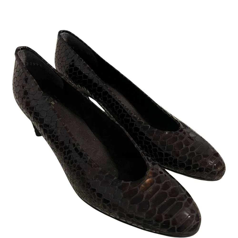 Stuart Weitzman Chicpump Heels Size 7 AAAA Narrow Brown Snake Embossed Low Heel